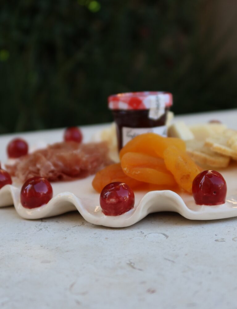 Travessa Ruffled | Cru & vermelho